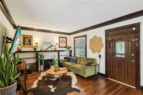 352 N Van Brunt Blvd, Kansas City, MO 64123