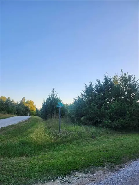 130 Boxelder Dr, Linn Valley, KS 66040