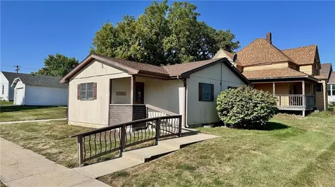 152 E 8th St, Trenton, MO 64683