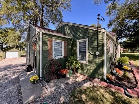 104 Fourth St, Winchester, KS 66097