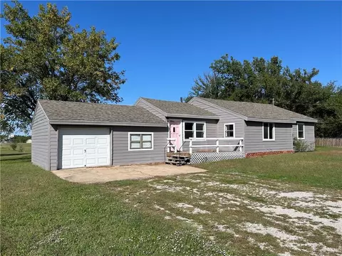 600 N East St, Caney, KS 67333
