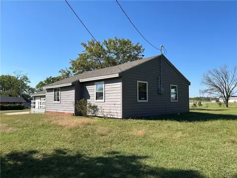 600 N East St, Caney, KS 67333