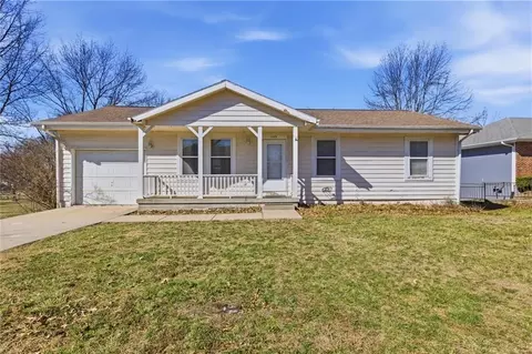 1105 N Doniphan St, Lawson, MO 64062