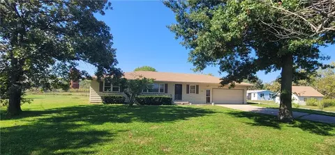 648 NW W Hwy, Kingsville, MO 64061