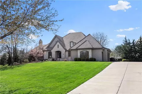 10408 Howe Ln, Leawood, KS 66206