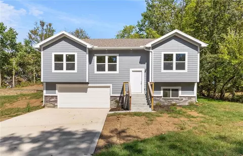 134 Cedar Ct, Warrensburg, MO 64093