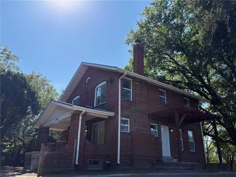 2704 S 17th St, Saint Joseph, MO 64503