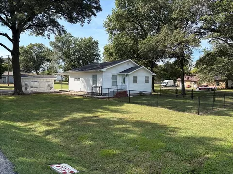 108 E Palmer St, Arma, KS 66712