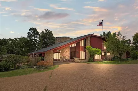 402 Lees Circle Dr, Fort Scott, KS 66701