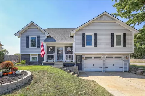 2323 NW Acorn Dr, Blue Springs, MO 64014