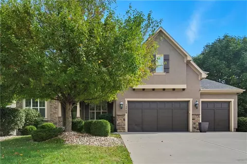 15569 Eby St, Overland Park, KS 66221