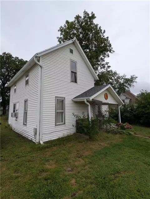 315 S Main St, Fairview, KS 66425