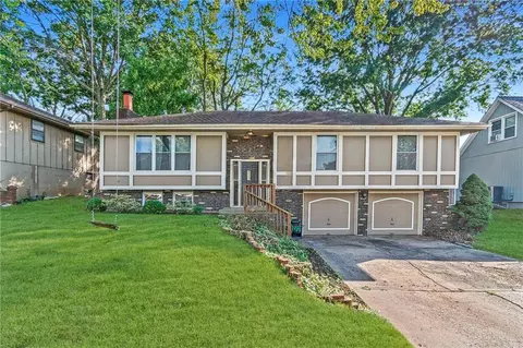 516 Brett Cir, Blue Springs, MO 64014