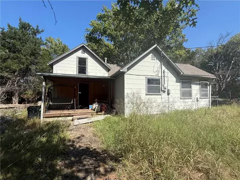 201 S Inglewood Ave, Coffeyville, KS 67337