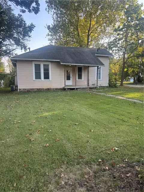500 E Park St, Pleasanton, KS 66075