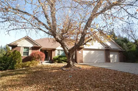 1010 SW Ottawa Trl, Topeka, KS 66615