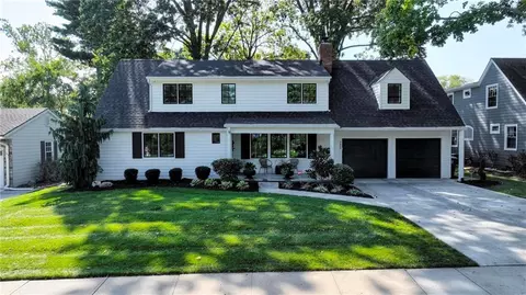4805 W 69th St, Prairie Village, KS 66208