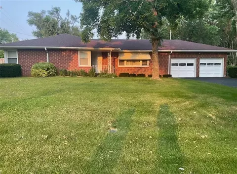 17435 Bellevue Dr, Atchison, KS 66002