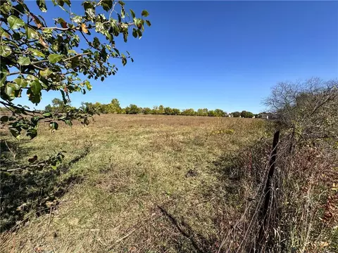 901 Lucy Webb Rd, Raymore, MO 64083 photo 8