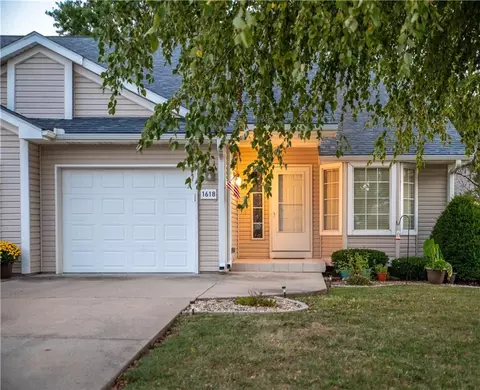 1618 The Oaks St, Marshall, MO 65340