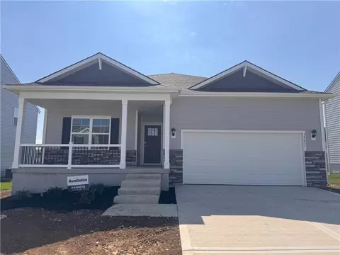 19631 W 201st St, Spring Hill, KS 66083