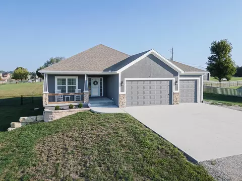 16430 Dana Ln, Leavenworth, KS 66048