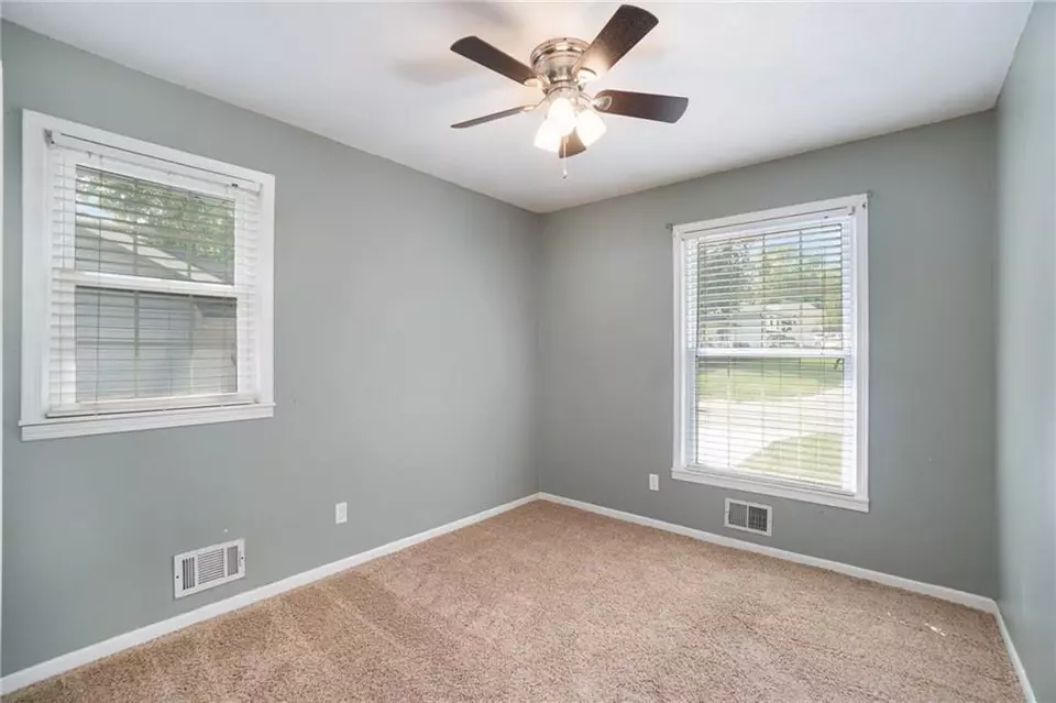 Bedroom - 1820 SW Keystone Dr, Blue Springs, MO 64014 photo 3 of 4