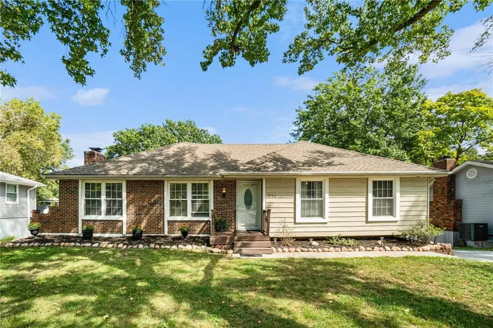 Exterior - 1820 SW Keystone Dr, Blue Springs, MO 64014 photo 1 of 4