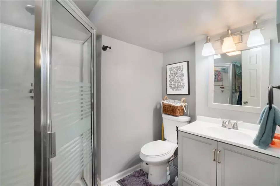Bath - 1820 SW Keystone Dr, Blue Springs, MO 64014 photo 4 of 4