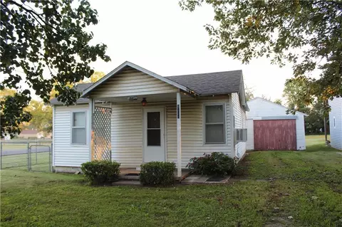 1328 W Martin St, Coffeyville, KS 67337