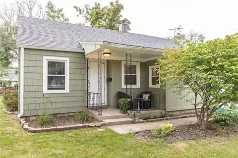 5504 Glenwood St, Mission, KS 66202