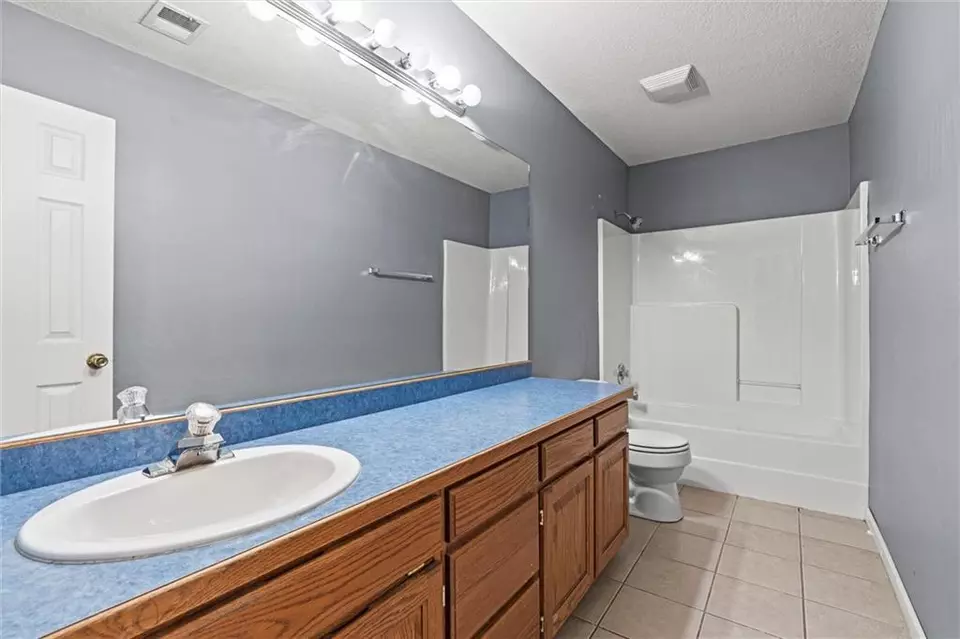 Bath - 20912 E 50th Street Ct, Blue Springs, MO 64015 photo 4 of 5