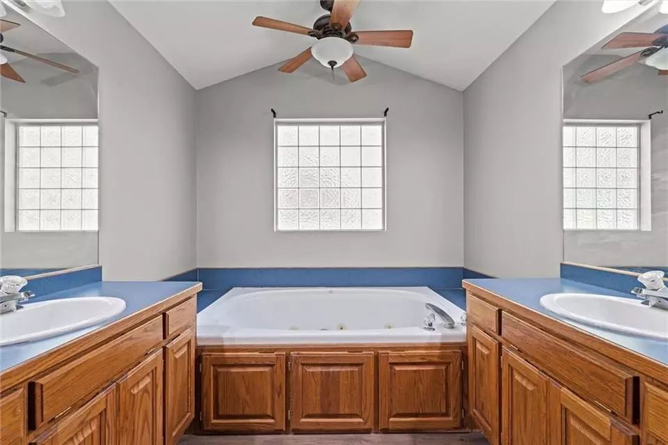 Bath - 20912 E 50th Street Ct, Blue Springs, MO 64015 photo 2 of 5