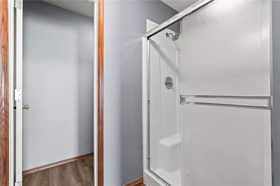 Bath - 20912 E 50th Street Ct, Blue Springs, MO 64015 photo 3 of 5
