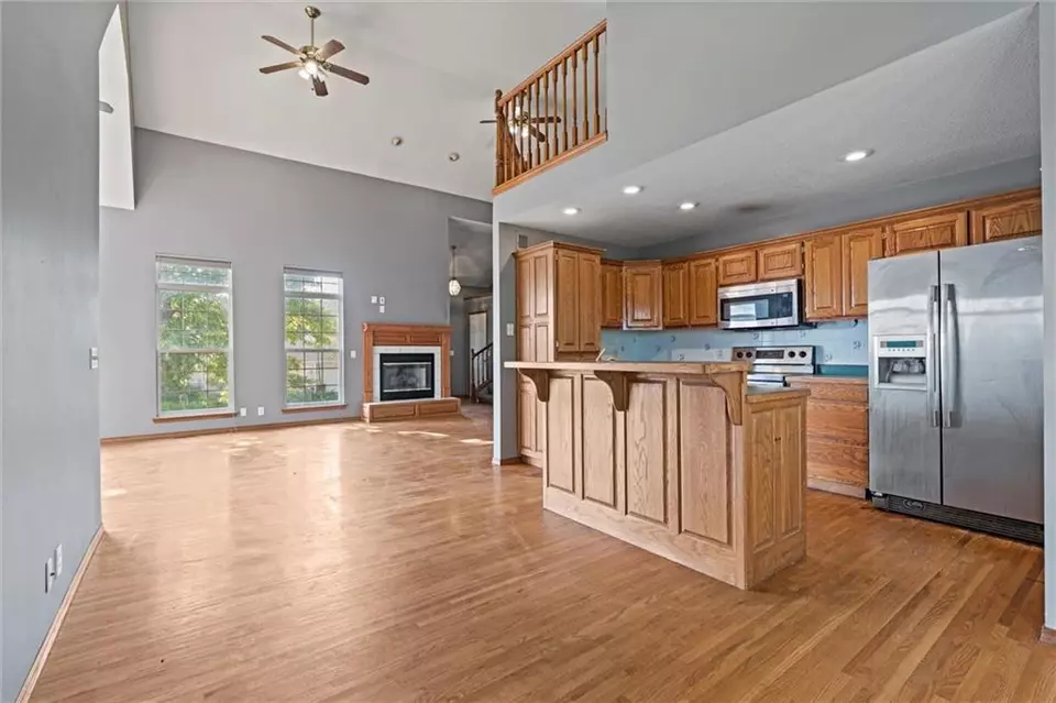 Living - 20912 E 50th Street Ct, Blue Springs, MO 64015 photo 5 of 5