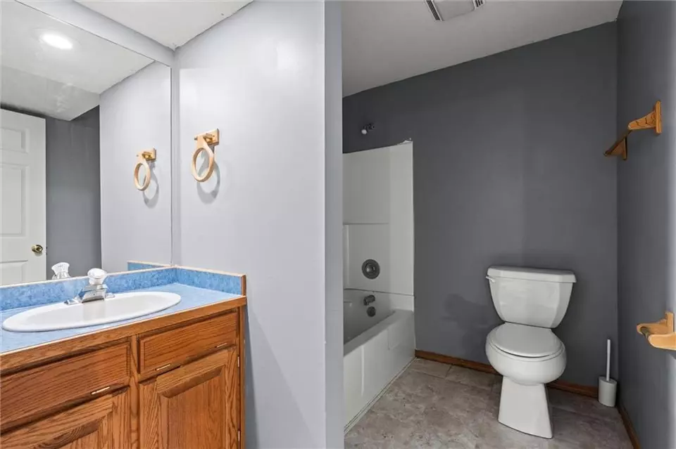 Bath - 20912 E 50th Street Ct, Blue Springs, MO 64015 photo 5 of 5