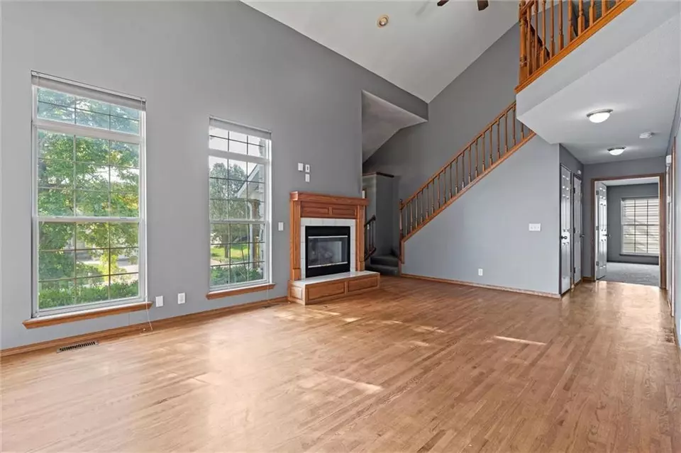 Living - 20912 E 50th Street Ct, Blue Springs, MO 64015 photo 3 of 5