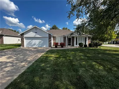 819 Cypress Ct, Raymore, MO 64083