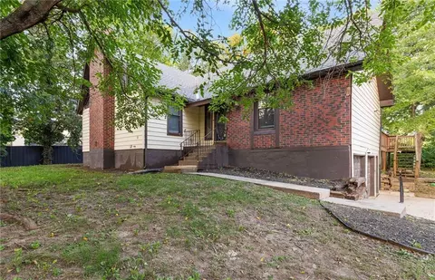 6707 Richmond Ave, Kansas City, MO 64133
