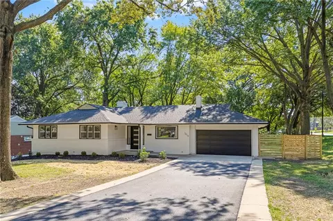 7019 W 69th Ter, Overland Park, KS 66204