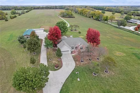 24200 W 199th St, Spring Hill, KS 66083