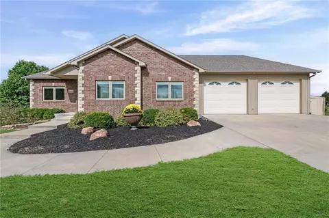 16678 Evans Rd, Basehor, KS 66007