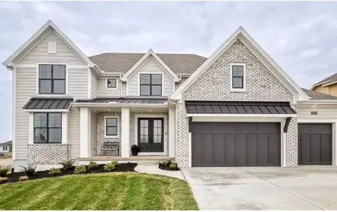 321 NW Lovins Dr, Lees Summit, MO 64081