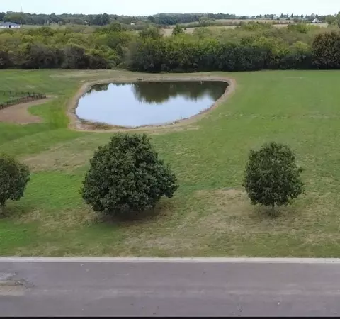 27506 Oakhaven Dr, Greenwood, MO 64034