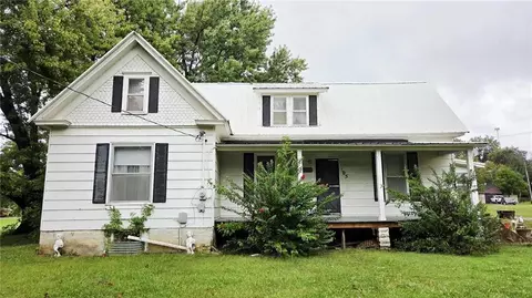 105 E 4th St, Pleasanton, KS 66075