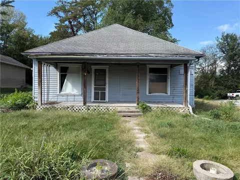 202 6th Ave, Greenwood, MO 64034