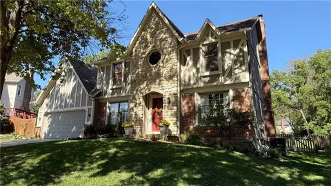 12910 W 116th St, Overland Park, KS 66210