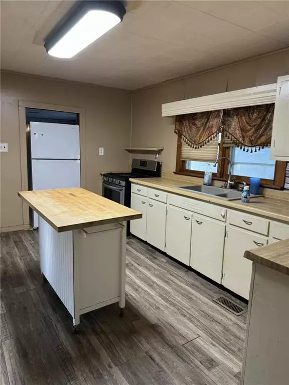 Kitchen - 807 W Spruce St, Cherokee, KS 66724 photo 1 of 3