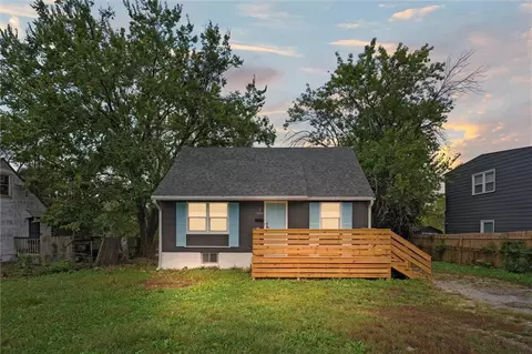 7509 E 50th St, Raytown, MO 64129