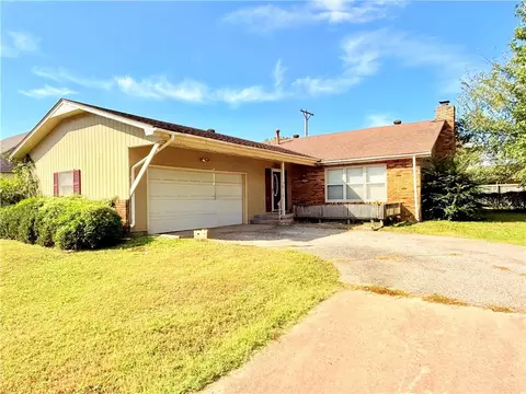 108 Overlook Dr, Coffeyville, KS 67337